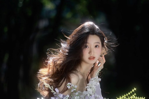 当年她因败坏印小天而走红得以嫁给大导演多年过去现状如何？