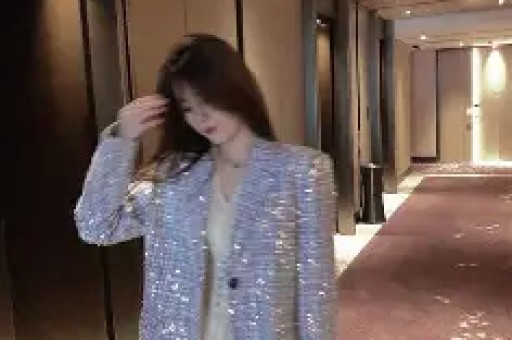 知名网红表妹李 KK破产！未婚生女后掉粉上百万转行去卖小吃