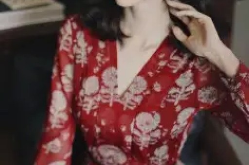 王某为卖腊肉花10万元请明星带货直播公司承诺上百万成交额结果170万的货只卖出一单王某血本无归公司人去楼空法院判了