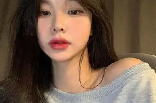 张嘉慧：从校园女孩到时尚巨星的华丽转身